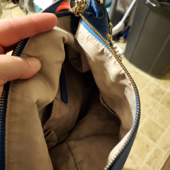 Michael Kors pocketbook and wallet - Picture 3 of 10